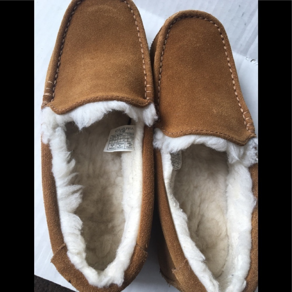 Koolaburra by UGG Tan/ Chestnut Slippers - Picture 8 of 16